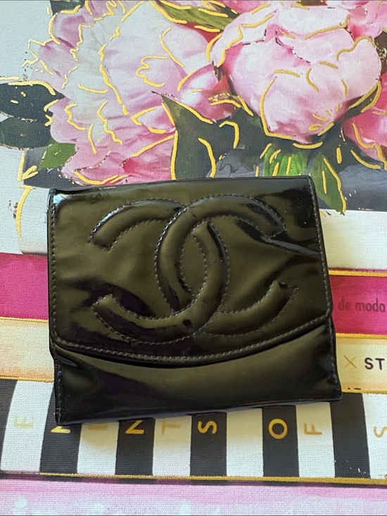 CHANEL Handbags - CHANEL Black Patent Leather CC Logo Compact Wallet holds lots of cards!